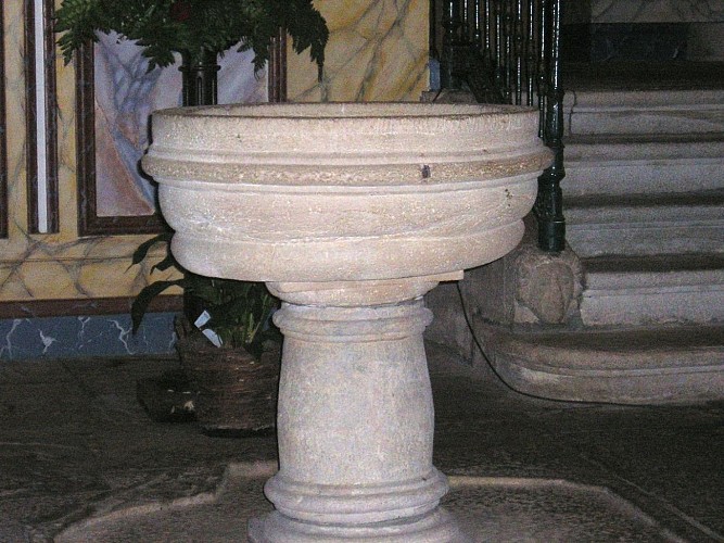 EgliseStPierre-bénitier