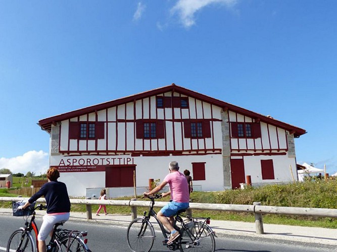 Asporotsttipi---Maison-de-la-Corniche--1600x1200-