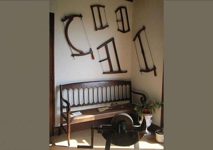 Musee de la chaise, scies