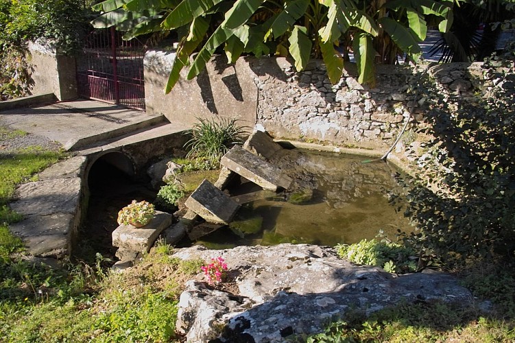 Eglise Arancou - lavoir