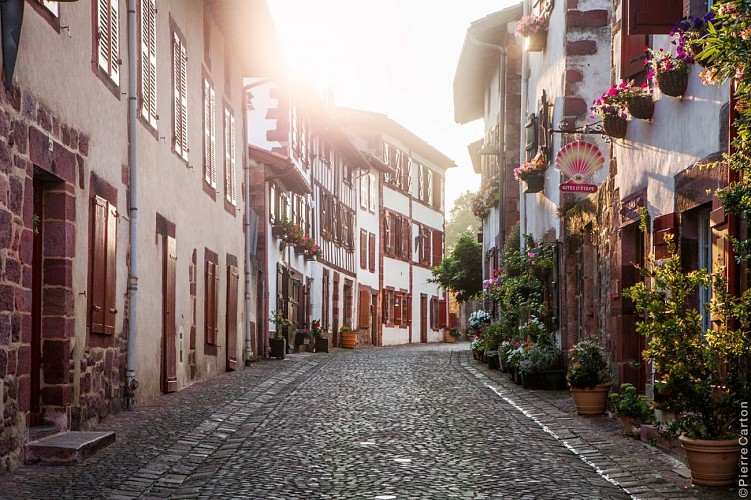 Saint Jean Pied de Port - rue traditionnelle vieille ville