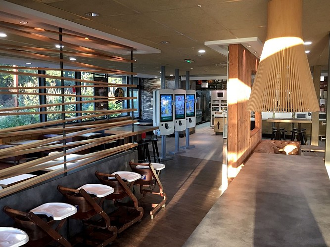 CASTETS_Mc Donald's_Int2