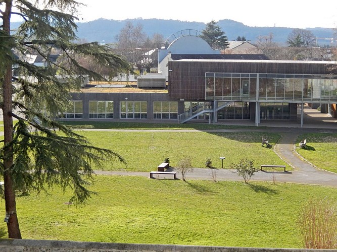 lycee-dans-l-ancien-parc