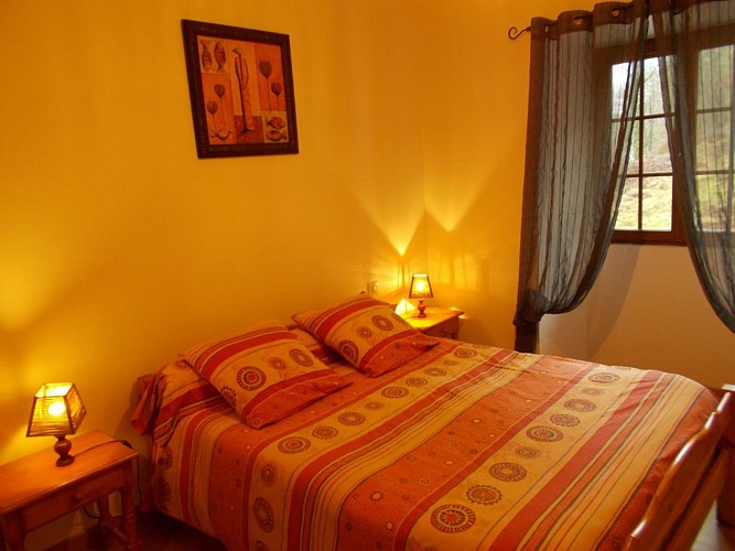 Location Lasaga - Chambre double orange - St Etienne de Baigorry