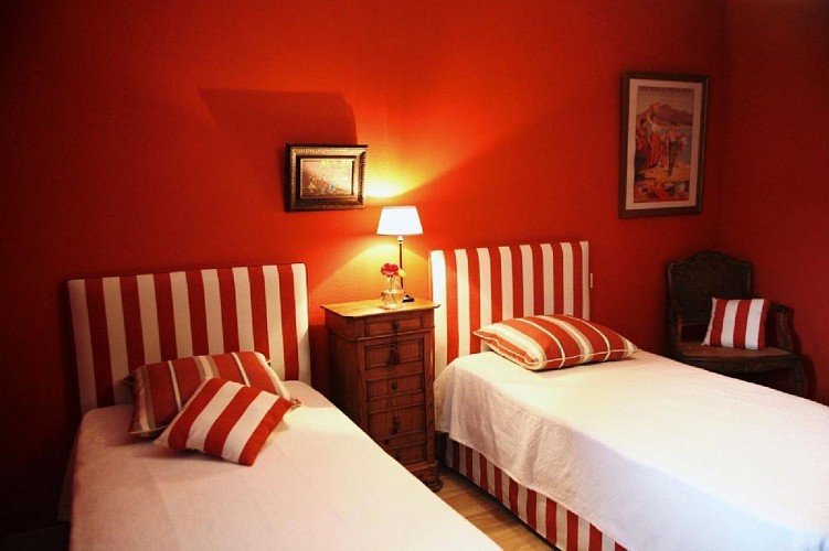 Maison Guichandut chambre deux lits - Osses