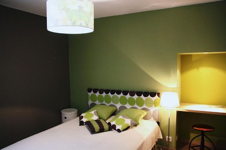 Maison Guichandut chambre lit double - Osses