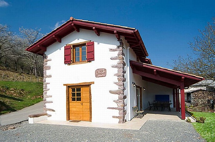 Maison Ospital facade - Ascarat