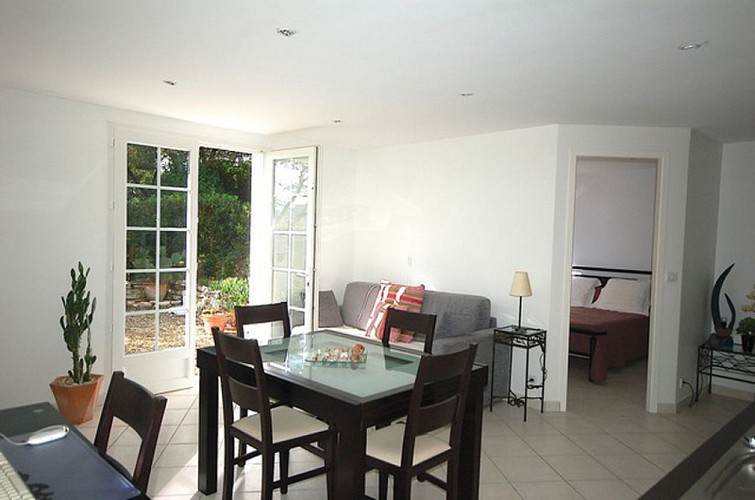 Agence Acotztarra 240-2010-00706