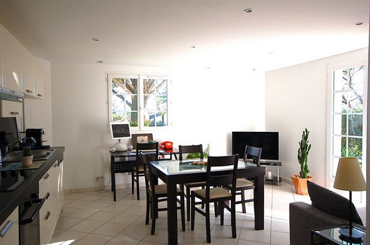 Location_acotztarra_ref240_saintjeandeluz