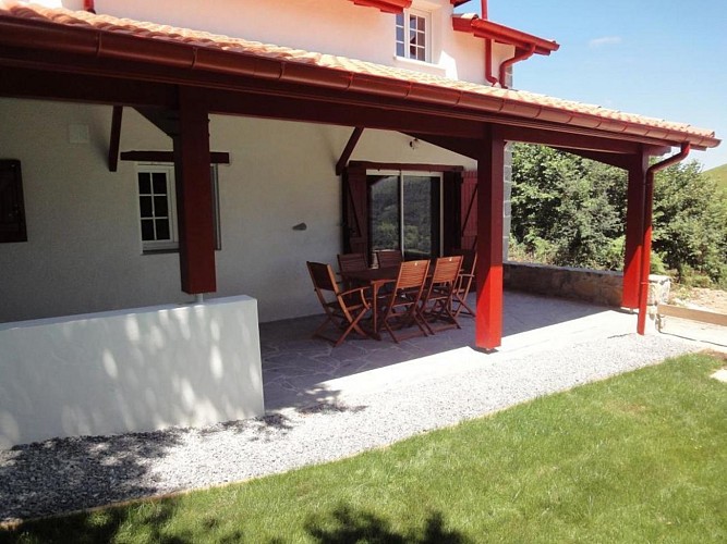 Maison-Negueloua-terrasse---Gamarthe