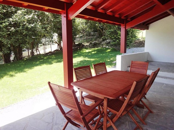 Maison-Negueloua-terrasse-couverte---Gamarthe