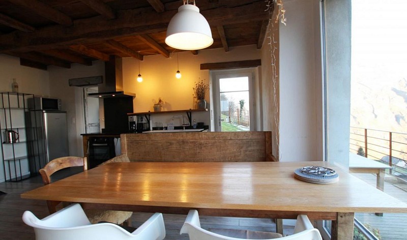 uthurraltea-salon-cuisine-coin-repas