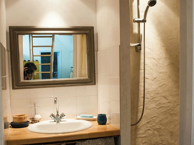 La petite maison Larricq - Salle d'eau avec WC