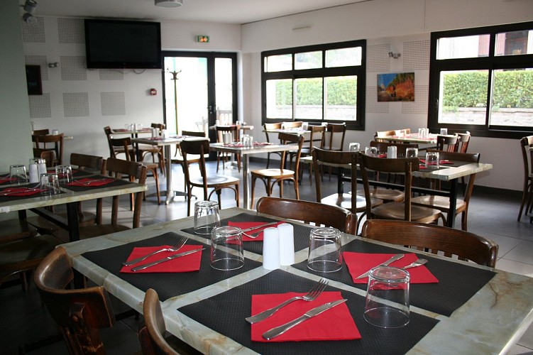 LEON_Hôtel Le Fair Play_salle bas