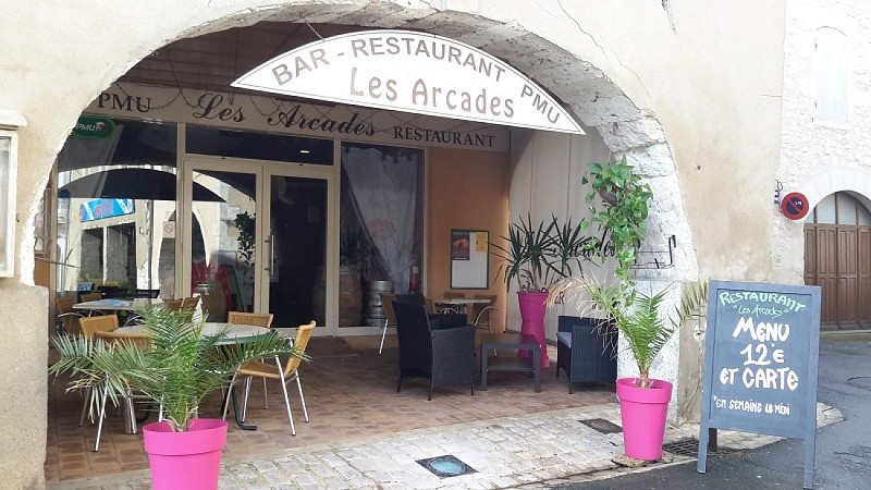 Castillonnès Coeur de Bastides Restaurant Les Arcades 2