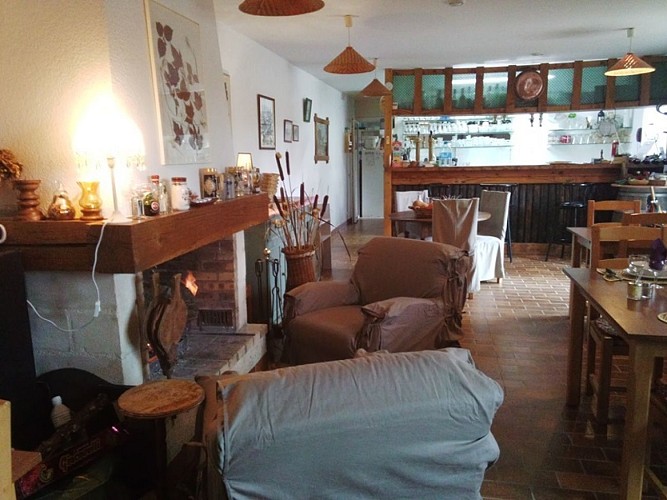 serignac-coeur de bastides-camping-gardeleau-auberge-interieur