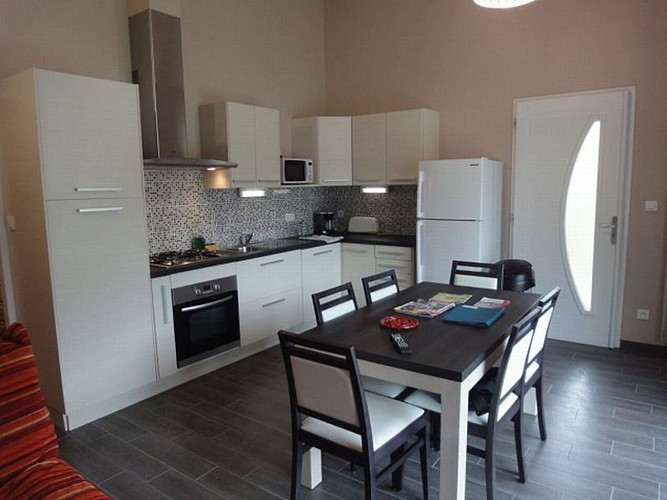 Location Larramendy - 05 - Cuisine - Estérençuby