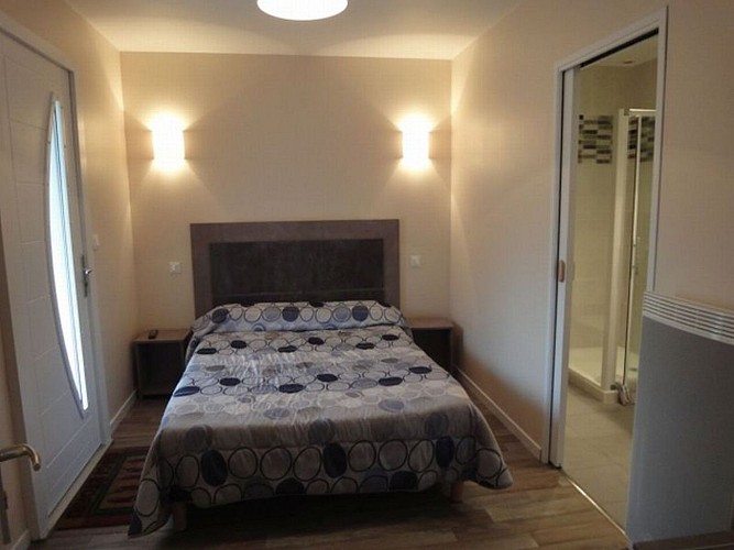 Location Larramendy - 07 - Chambre lit double - Estérençuby