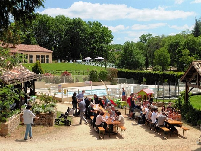 L-Grange-bar-holidays-Dordogne-Gavaudun-004-3