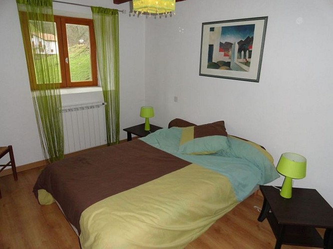 Location Elgorriague - Chambre lit double carreaux - St Etienne de Baïgorry
