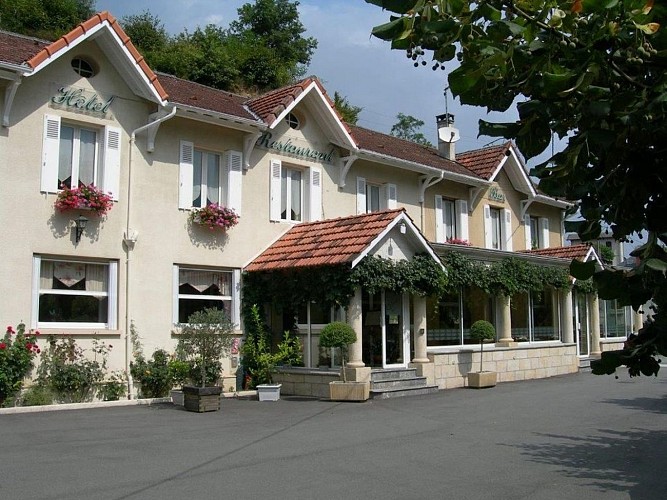 Hôtel L'Ayguelade façade