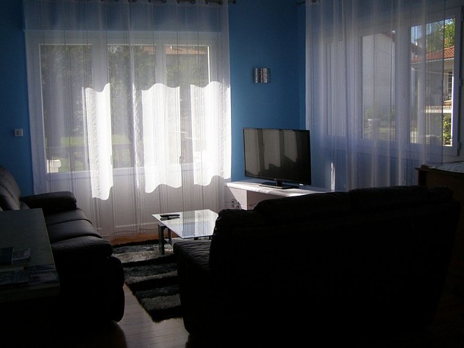 Madame Jacqueline DUCOS