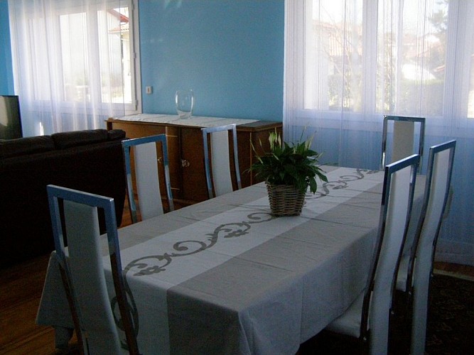 Madame Jacqueline DUCOS