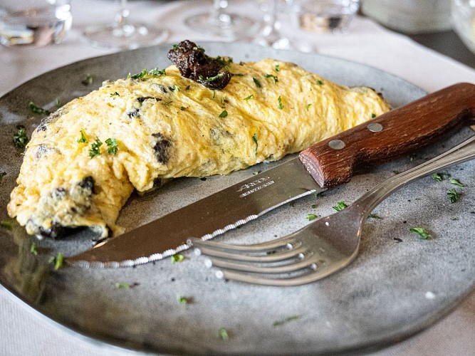 001 - Restaurant -Chez Courbet- à Sévignacq ©ADT64