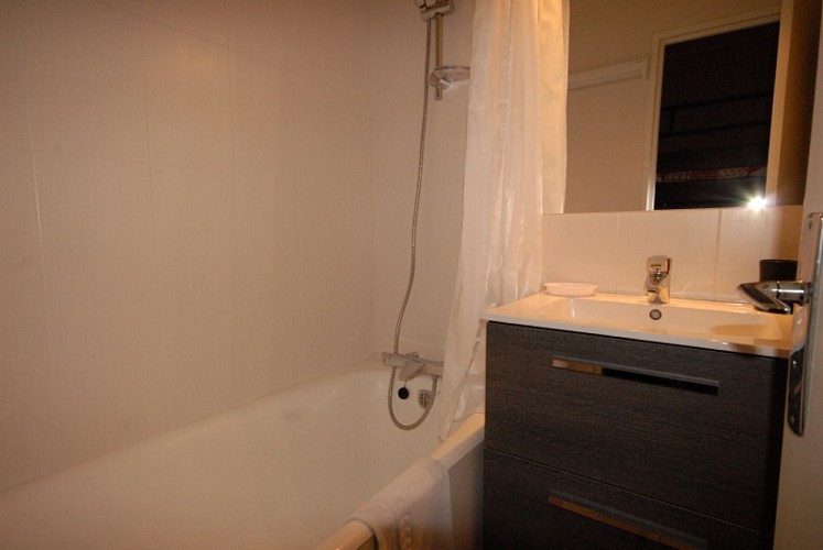 Agence Barroso -Sanctus San100