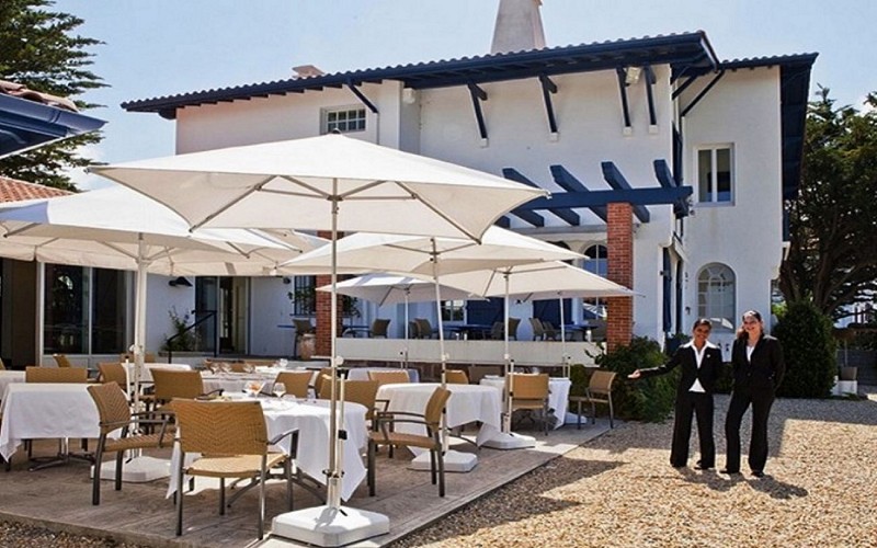 briketenia-terrasse-restaurant-2-2 1440x900
