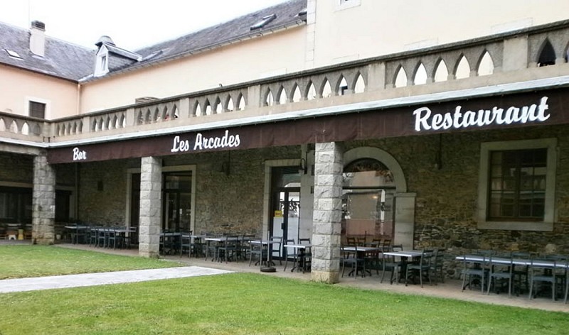 les-arcades-restaurant-exterieur