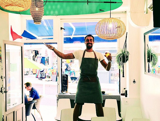 Creperie-Bleue-de-Toi-Biarritz-salle2