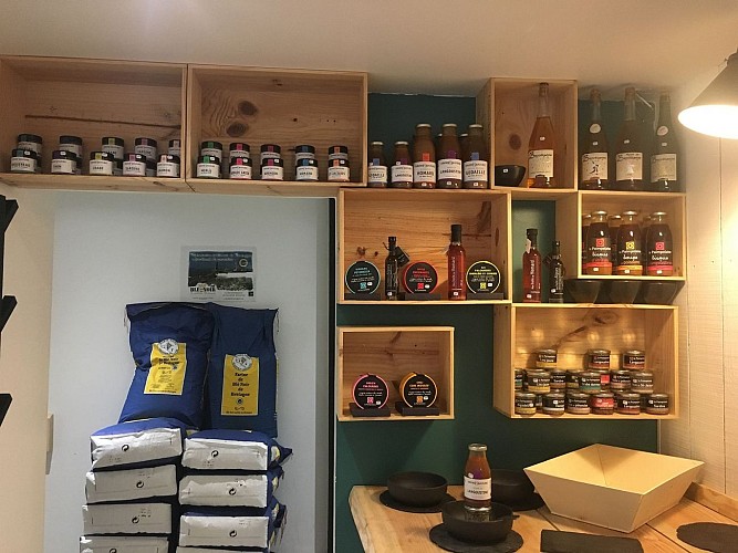 Creperie-Bleue-de-Toi-Biarritz-salle3