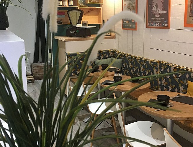 Creperie-Bleue-de-Toi-Biarritz-salle1