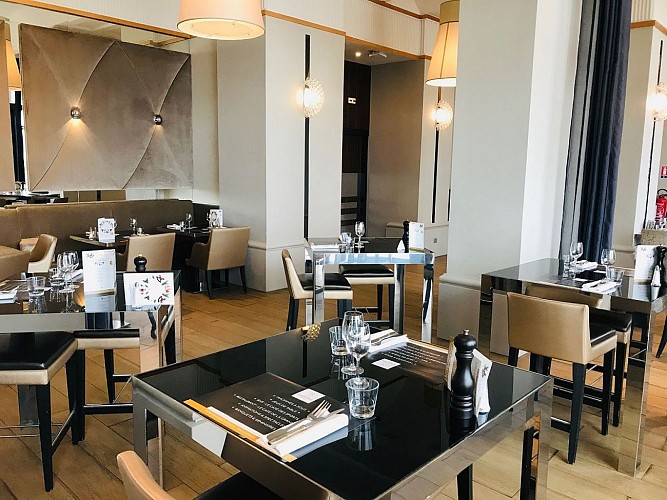 Cafe-de-la-Grande-Plage-salle1-2