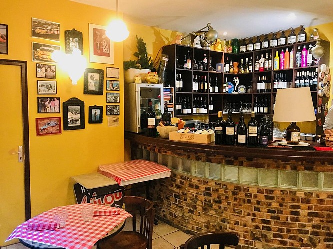 Chez Pilou bar1