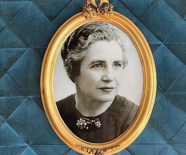 Leonie Biarritz salle portrait