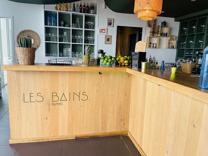 Les Bains Biarritz bar 1