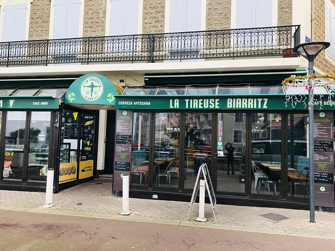 La-Tireuse-devanture2