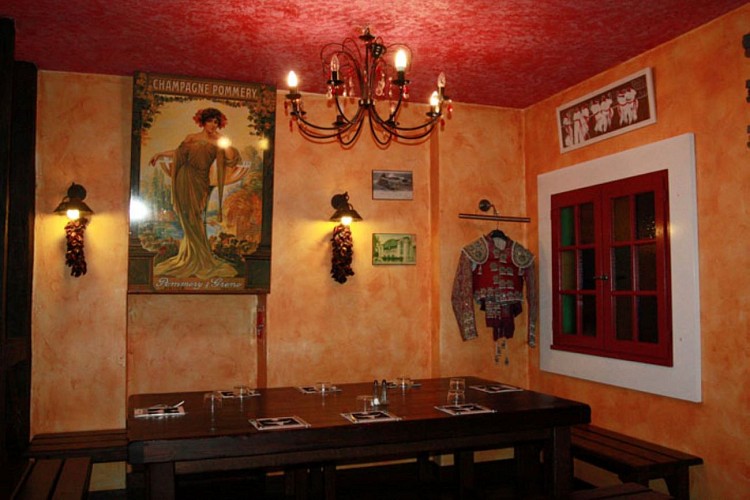 salle de restaurant2 los dos hermanos
