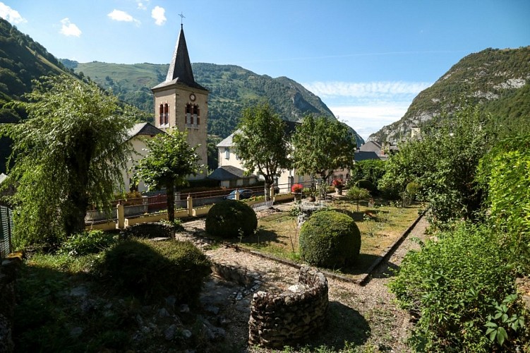 Hotel-des-voyageurs-jardin-URDOS---PIERREMM-