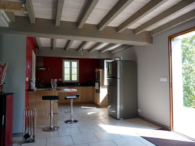 Gîte Duverneuil_Facade-et-terrasse_Lacarry