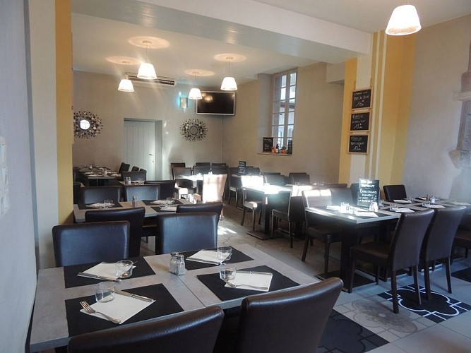 Café de la Paix - salle de restaurant - St Jean Pied de Port