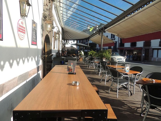 Café de la Paix - terrasse dressée - St Jean Pied de Port