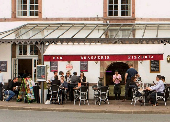 vue-terrasse-cafe-de-la-paix