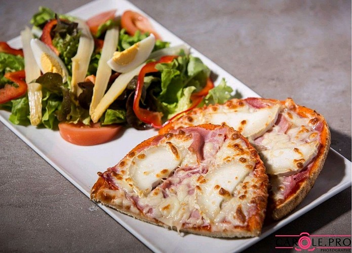 salade-et-bruschetta-cafe-de-la-paix-carole-pro
