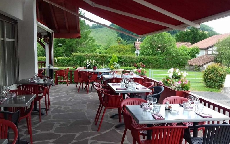 Ur Hegian terrasse avec tonnelle