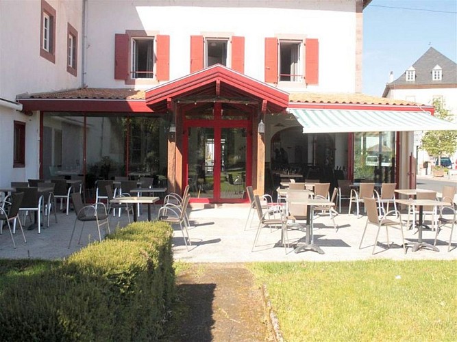 Hotel restaurant Mendy - terrasse - St Jean Le Vieux