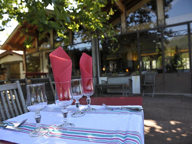 Hotel restaurant Mendi Alde - table - Ossès