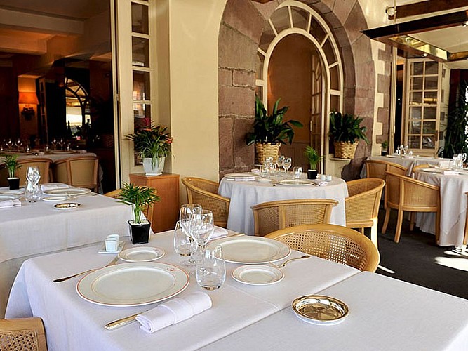 Hotel restaurant Les Pyrenees - salle de restaurant - St Jean Pied de Port
